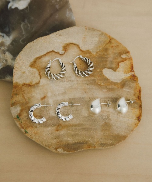 URBAN RESEARCH(アーバンリサーチ)の「decor『デコール』 Knit Pierce(ピアス(両耳用)・レディース・シルバー・-)」の2枚目の写真