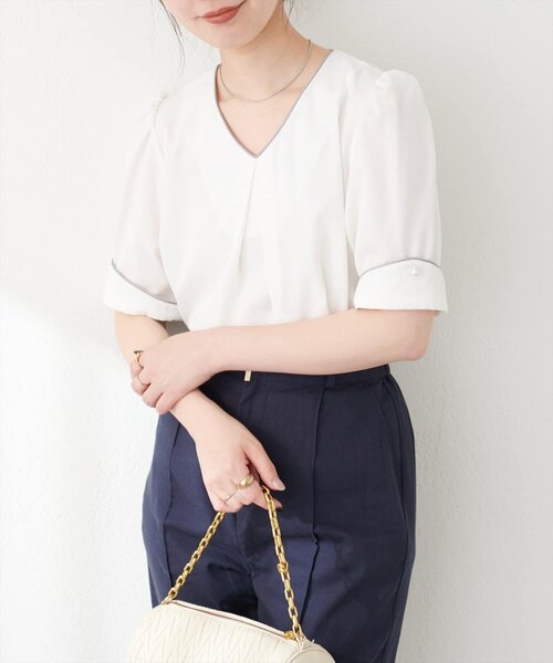 natural couture(ナチュラルクチュール)の「【WEB限定】osono三角カフス配色Vネックブラウス(シャツ/ブラウス・レディース・オフホワイト/ブラック/サックスブルー/ネイビー/ドット/イエロー/ラベンダー・FREE)」の11枚目の写真