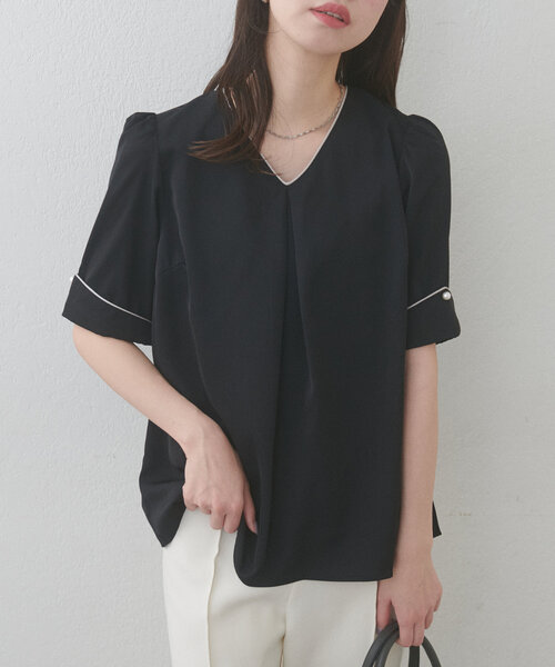 natural couture(ナチュラルクチュール)の「【WEB限定】osono三角カフス配色Vネックブラウス(シャツ/ブラウス・レディース・オフホワイト/ブラック/サックスブルー/ネイビー/ドット/イエロー/ラベンダー・FREE)」の14枚目の写真