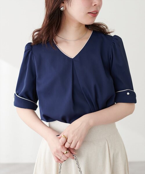 natural couture(ナチュラルクチュール)の「【WEB限定】osono三角カフス配色Vネックブラウス(シャツ/ブラウス・レディース・オフホワイト/ブラック/サックスブルー/ネイビー/ドット/イエロー/ラベンダー・FREE)」の16枚目の写真
