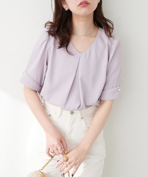 natural couture(ナチュラルクチュール)の「【WEB限定】osono三角カフス配色Vネックブラウス(シャツ/ブラウス・レディース・オフホワイト/ブラック/サックスブルー/ネイビー/ドット/イエロー/ラベンダー・FREE)」の5枚目の写真