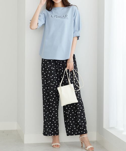 BELLUNA PLUS（ベルーナ）の「汗ジミ対策！袖タック使いロゴプルオーバー（Tシャツ/カットソー・レディース・ブラック/オフホワイト/ブルー/ベージュ・MEDIUM/LARGE/X-LARGE）」の8枚目の写真