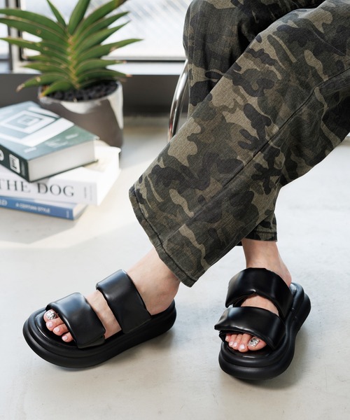 attagirl(アタガール)の「パデットベルトミュールサンダル(サンダル・レディース・アイボリー/ブラック/シルバー・S/M/L/LL)」の2枚目の写真