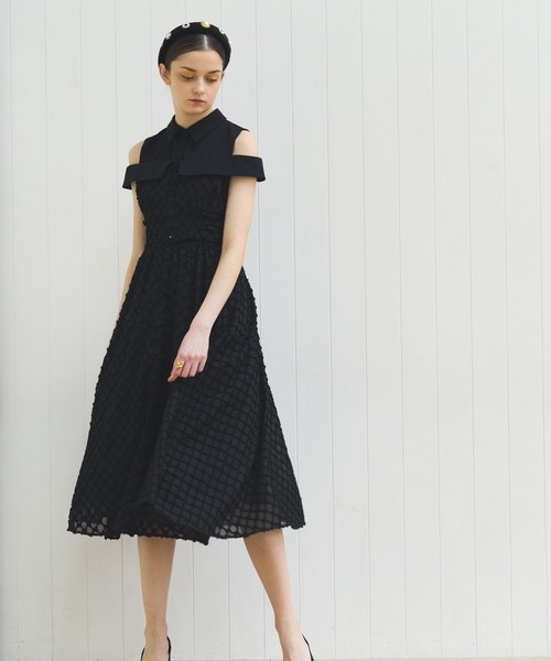 ERADIE(エラディエ)の「Double collar off-shoulder one-piece ダブルカラーオフショルワンピース(ワンピース・レディース・ホワイト/ブラック・FREE)」の2枚目の写真