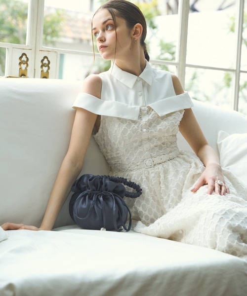 ERADIE(エラディエ)の「Double collar off-shoulder one-piece ダブルカラーオフショルワンピース(ワンピース・レディース・ホワイト/ブラック・FREE)」の3枚目の写真