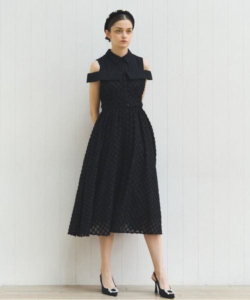 ERADIE(エラディエ)の「Double collar off-shoulder one-piece ダブルカラーオフショルワンピース(ワンピース・レディース・ホワイト/ブラック・FREE)」の14枚目の写真