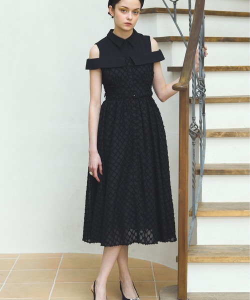 ERADIE(エラディエ)の「Double collar off-shoulder one-piece ダブルカラーオフショルワンピース(ワンピース・レディース・ホワイト/ブラック・FREE)」の17枚目の写真