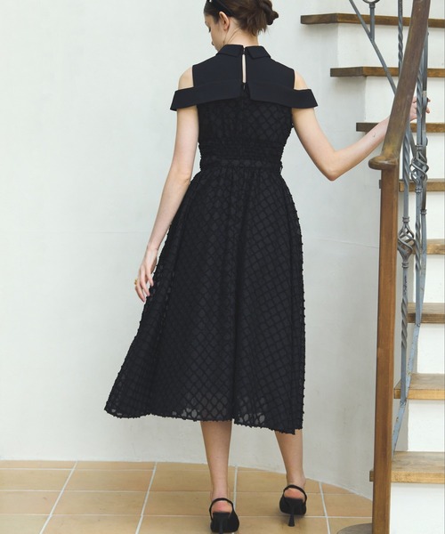 ERADIE(エラディエ)の「Double collar off-shoulder one-piece ダブルカラーオフショルワンピース(ワンピース・レディース・ホワイト/ブラック・FREE)」の15枚目の写真