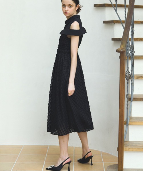 ERADIE(エラディエ)の「Double collar off-shoulder one-piece ダブルカラーオフショルワンピース(ワンピース・レディース・ホワイト/ブラック・FREE)」の16枚目の写真