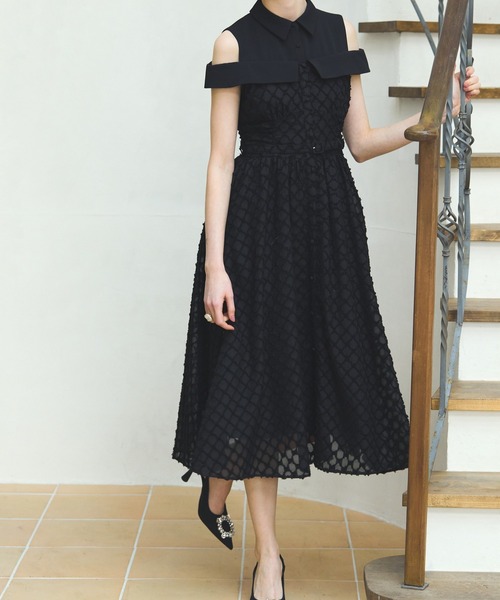 ERADIE(エラディエ)の「Double collar off-shoulder one-piece ダブルカラーオフショルワンピース(ワンピース・レディース・ホワイト/ブラック・FREE)」の13枚目の写真