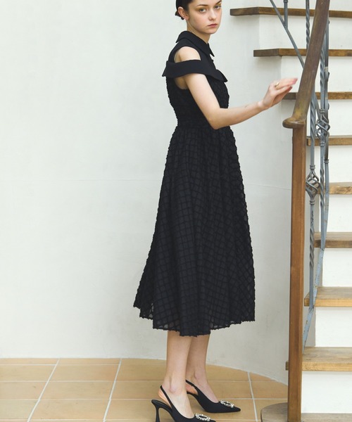 ERADIE(エラディエ)の「Double collar off-shoulder one-piece ダブルカラーオフショルワンピース(ワンピース・レディース・ホワイト/ブラック・FREE)」の21枚目の写真