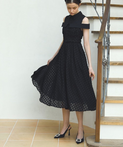 ERADIE(エラディエ)の「Double collar off-shoulder one-piece ダブルカラーオフショルワンピース(ワンピース・レディース・ホワイト/ブラック・FREE)」の22枚目の写真