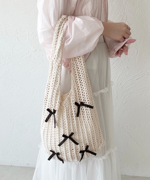 apres jour（アプレジュール）の「【apres jour×ARIAZ】透かし編みリボントートバッグ（トートバッグ・レディース・アイボリー・FREE）」の4枚目の写真