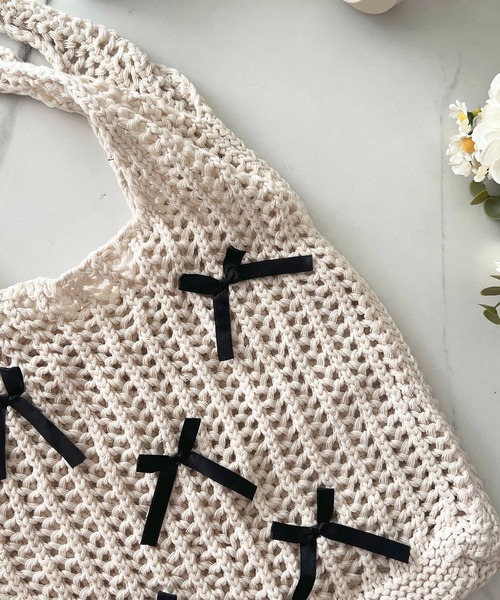 apres jour（アプレジュール）の「【apres jour×ARIAZ】透かし編みリボントートバッグ（トートバッグ・レディース・アイボリー・FREE）」の2枚目の写真