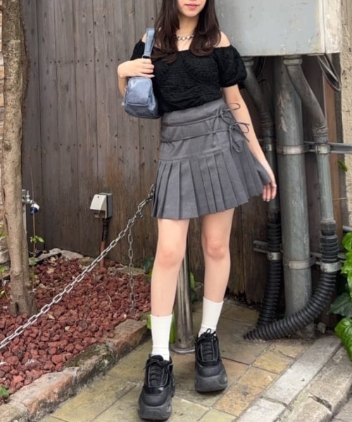 SLY（スライ）の「PUFF SLEEVE GATHER CUT TOPS パフスリーブ ギャザー カット トップス（Tシャツ/カットソー・レディース・ブラック/ホワイト・FREE）」の19枚目の写真