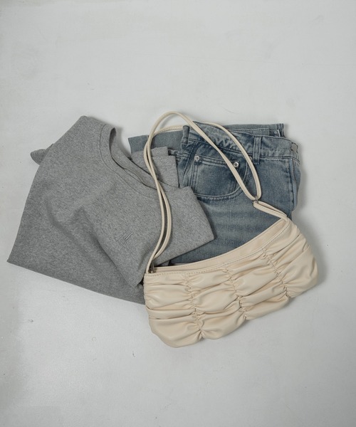 lawgy（ラウジー）の「whip shirring bag / ホイップシャーリングバッグ（ショルダーバッグ・レディース・アイボリー/ベージュ/ブラック・FREE）」の3枚目の写真