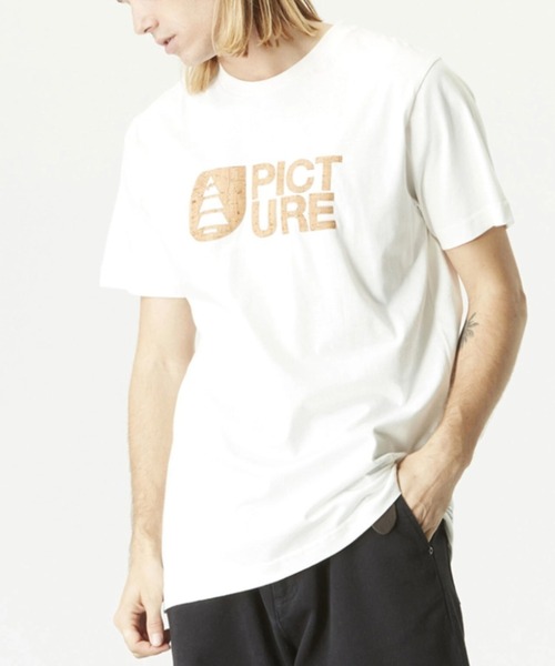 PICTURE ORGANIC CLOTHING(ピクチャーオーガニッククロージング)の「【PICTURE/ピクチャー】BASEMENT CORK TEE/半袖ロゴTシャツ(Tシャツ/カットソー・メンズ・イエロー系その他/グリーン系その他/ブラック/ホワイト・LARGE/X-LARGE/MEDIUM)」の2枚目の写真