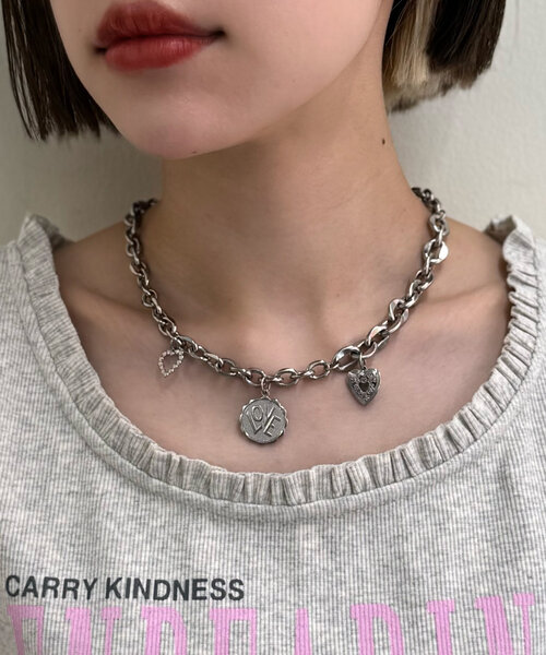 w closet（ダブルクローゼット）の「LOVEチャームネックレス（ネックレス・レディース・シルバー・FREE）」の4枚目の写真