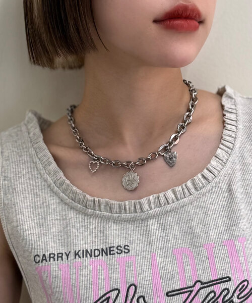 w closet（ダブルクローゼット）の「LOVEチャームネックレス（ネックレス・レディース・シルバー・FREE）」の3枚目の写真