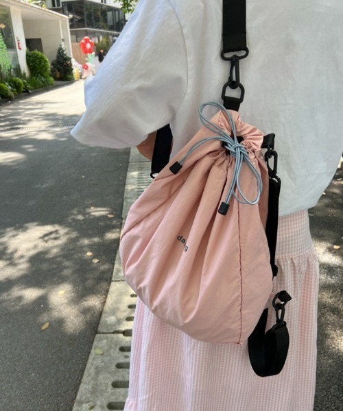 SHEPP(シープ)の「【2WAY】ワンポイントロゴ ナイロン ナップサック / ボディバッグ(バックパック/リュック・レディース・グレー/ピンク・F)」の19枚目の写真