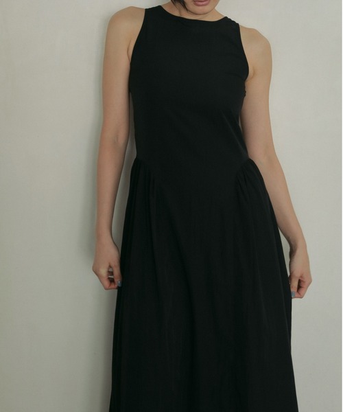 anuke（アンヌーク）の「Backopen Gather Onepiece（ワンピース・レディース・ブラック/クリーム・36inch/38inch）」の4枚目の写真