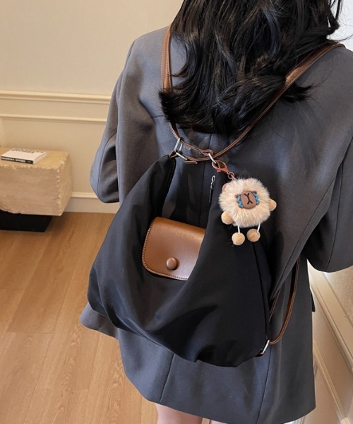 FREE STYLISTS(フリー スタイリスト)の「Y2Kチャーム付き大容量配色バッグ ショルダーバッグ&斜め掛けバッグ デイリー&通勤用/3WAY(ショルダーバッグ・レディース・ホワイト/ブラック・FREE)」の8枚目の写真