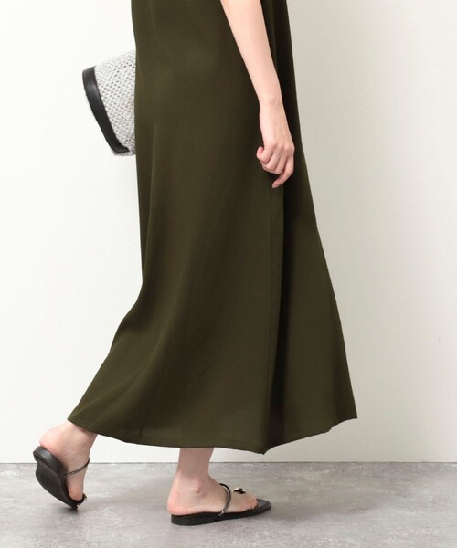 MICO COULIER(ミコクリエ)の「シャーリングストラップキャミワンピース(ワンピース・レディース・オリーブ/ブラック・38)」の5枚目の写真