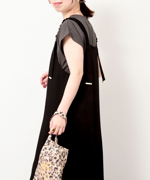 MICO COULIER(ミコクリエ)の「シャーリングストラップキャミワンピース(ワンピース・レディース・オリーブ/ブラック・38)」の13枚目の写真