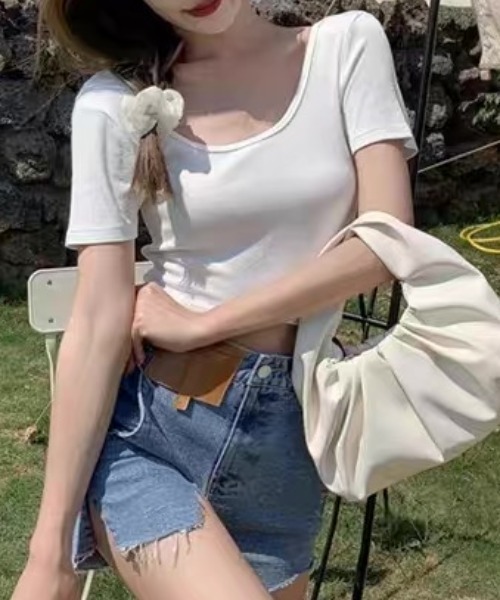ampm(エーエムピーエム)の「背中あきバックオープンリブフィットTシャツ(Tシャツ/カットソー・レディース・ホワイト/ブラック・S/M/L)」の3枚目の写真