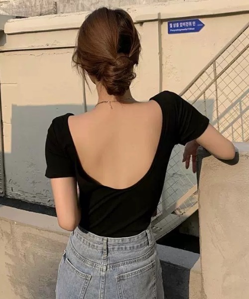 ampm(エーエムピーエム)の「背中あきバックオープンリブフィットTシャツ(Tシャツ/カットソー・レディース・ホワイト/ブラック・S/M/L)」の6枚目の写真