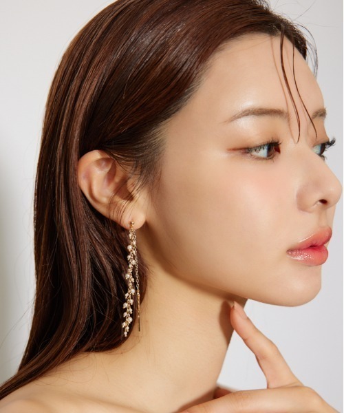 rienda（リエンダ）の「ラグジュアリーチェーンピアス（ピアス（両耳用）・レディース・ホワイト/ゴールド・FREE）」の2枚目の写真