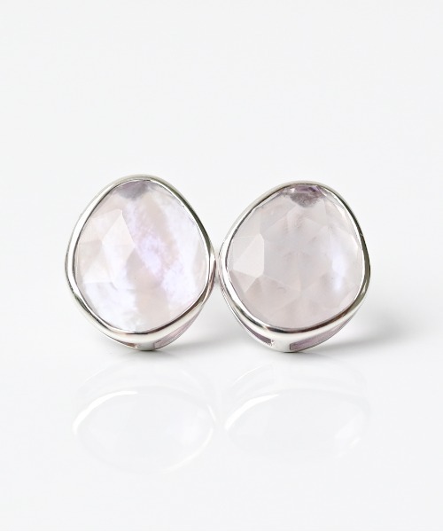sowi(ソーイ)の「Talat ルアン ピアス(ピアス(両耳用)・レディース・グリーン/ブルー/レモンイエロー/ライラック/ライトブルー/オフホワイト・フリ-)」の5枚目の写真