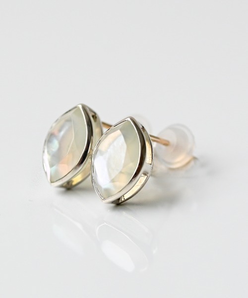 sowi(ソーイ)の「Talat ルアン ピアス(ピアス(両耳用)・レディース・グリーン/ブルー/レモンイエロー/ライラック/ライトブルー/オフホワイト・フリ-)」の7枚目の写真