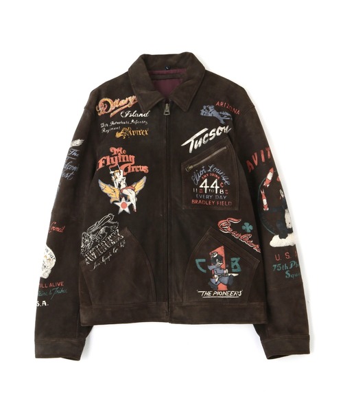 AVIREX(アヴィレックス)の「《RESTORE COLLECTION》SHEEP SUEDE TRACK JACKET "HISTORY GRAPHIC" / シープスウェード トラックジャケット ヒストリーグラフィック / AVIREX / アヴィレックス(ブルゾン・メンズ・ベージュ/ダークブラウン・XX-LARGE/X-LARGE/LARGE/MEDIUM)」の4枚目の写真