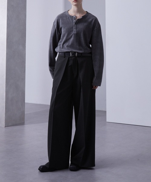 Loose/ルース（ルース）の「フォールディッドタック ワイドストレートスラックス【セットアップ対応】（スラックス・メンズ・チャコールグレー/ブラック・M/S/XS/L）」の6枚目の写真