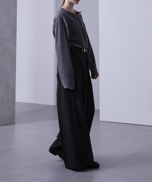 Loose/ルース（ルース）の「フォールディッドタック ワイドストレートスラックス【セットアップ対応】（スラックス・メンズ・チャコールグレー/ブラック・M/S/XS/L）」の8枚目の写真