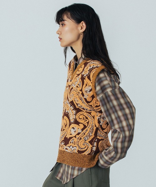 ROSE BUD（ローズバッド）の「(mici)PAISLEY JAQUARD KNIT VEST（ベスト・レディース・ネイビー/ブラウン・ONE SIZE）」の3枚目の写真