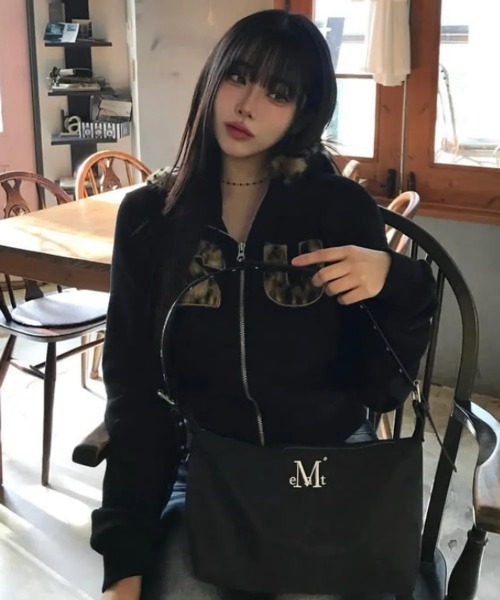 MUCENT（ムセント）の「◇MUCENT◇ブランド直輸入正規品/モーターパンチング ショルダーバッグ クロスバッグ MOTOR PUNCHING CROSS BAG（ショルダーバッグ・レディース・ブラック・FREE）」の6枚目の写真