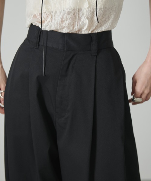 AIC.(エーアイシー)の「【再入荷】カーブシルエットタックパンツ(その他パンツ・レディース・アイボリー/ブラック/ブラウン/ダークカーキ・FREE)」の7枚目の写真