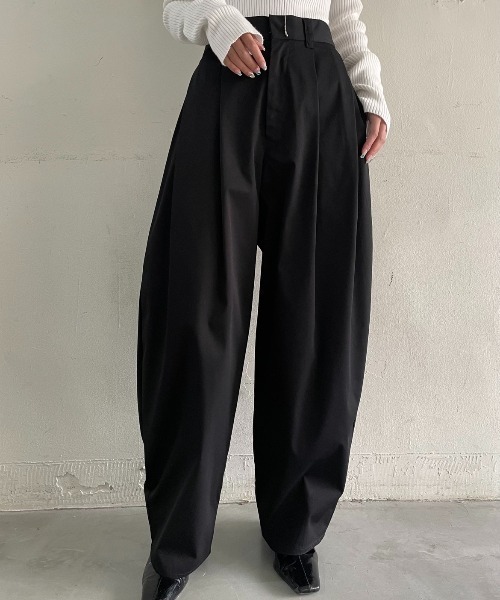 AIC.(エーアイシー)の「【再入荷】カーブシルエットタックパンツ(その他パンツ・レディース・アイボリー/ブラック/ブラウン/ダークカーキ・FREE)」の6枚目の写真