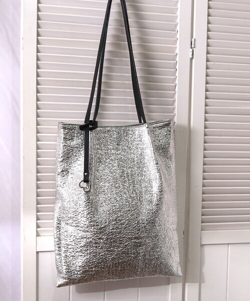 COOCO（クーコ）の「メタリックツマミハンドルフラットトートバッグ／Ａ４対応（トートバッグ・レディース・ガンメタ/シルバー/ブラック/ピンクゴールド・FREE）」の3枚目の写真