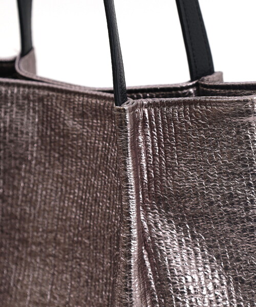 COOCO（クーコ）の「メタリックツマミハンドルフラットトートバッグ／Ａ４対応（トートバッグ・レディース・ガンメタ/シルバー/ブラック/ピンクゴールド・FREE）」の14枚目の写真