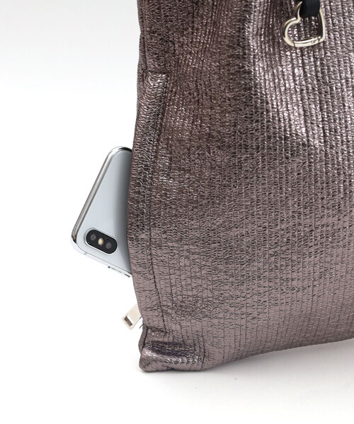 COOCO（クーコ）の「メタリックツマミハンドルフラットトートバッグ／Ａ４対応（トートバッグ・レディース・ガンメタ/シルバー/ブラック/ピンクゴールド・FREE）」の16枚目の写真