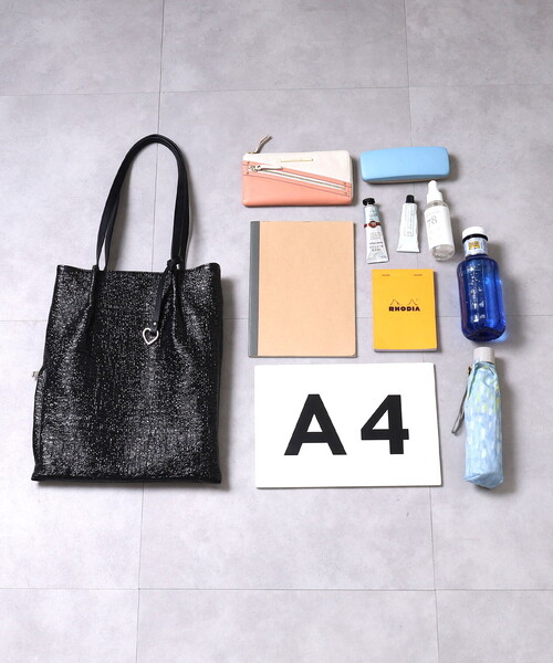 COOCO（クーコ）の「メタリックツマミハンドルフラットトートバッグ／Ａ４対応（トートバッグ・レディース・ガンメタ/シルバー/ブラック/ピンクゴールド・FREE）」の18枚目の写真