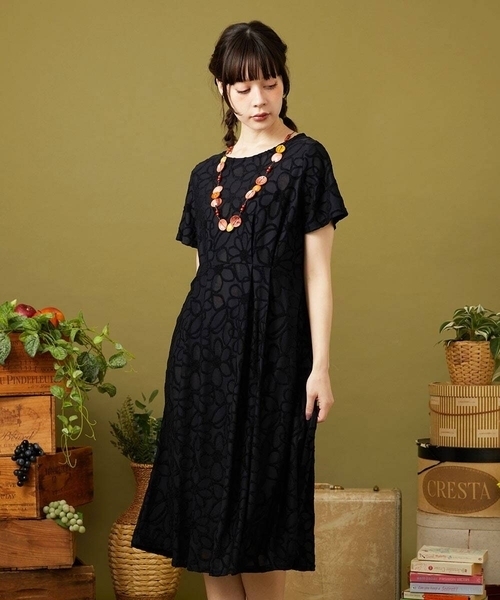 Jocomomola（ホコモモラ）の「Camino de flores フラワージャカードワンピース（ワンピース・レディース・レッド/ブラック・40）」の2枚目の写真