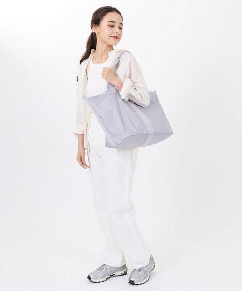 LeSportsac(レスポートサック)の「ESSENTIAL LG OPEN TOTE ソフトライラックC(トートバッグ・レディース・パープル・FREE)」の3枚目の写真