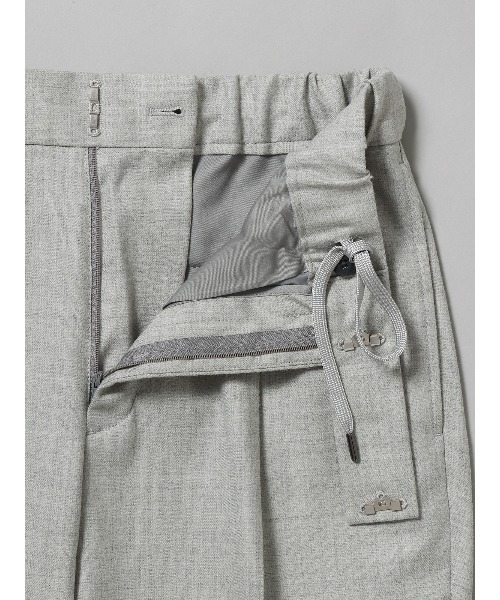 SUIT SQUARE（スーツスクエア）の「GOOVI タックテーパードパンツ ストレッチ ウールサキソニー（スラックス・メンズ・グレー系2/グレー系1・1/2/3）」の5枚目の写真