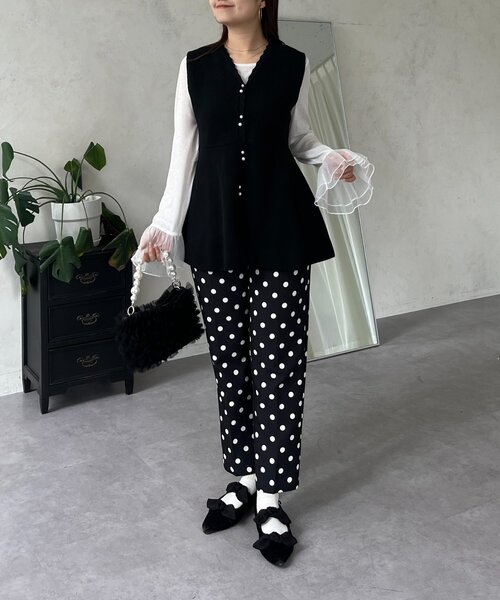 prose verse(プロズヴェール)の「パール釦スカラップニットペプラムジレ(ベスト・レディース・ブラック・LARGE/MEDIUM)」の17枚目の写真