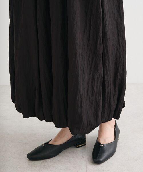 Green　Parks（グリーンパークス）の「微光沢サテンバルーンスカート（スカート・レディース・アイボリー/ブラック・FREE）」の9枚目の写真