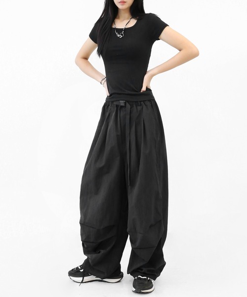 minsobi（ミンソビ）の「ベルトストラップナイロンワイドパンツ（その他パンツ・メンズ・ブラック・FREE）」の14枚目の写真